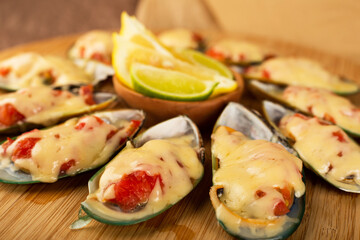 Baked greenshell mussels