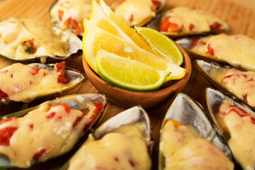 Baked greenshell mussels