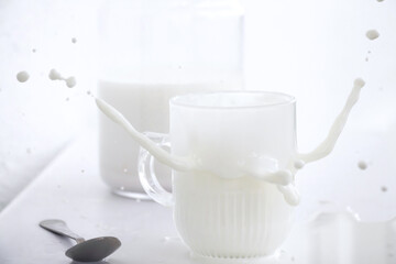 Glasses of milk with splash

