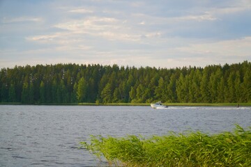 motorówka woda jezioro