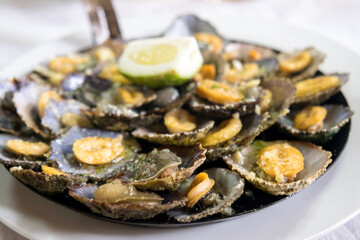 A Madeiran specialty, the limpets “Lapas” are cooked in a frying pan of their own. The taste increases when splashed with fresh lemon and butter. 