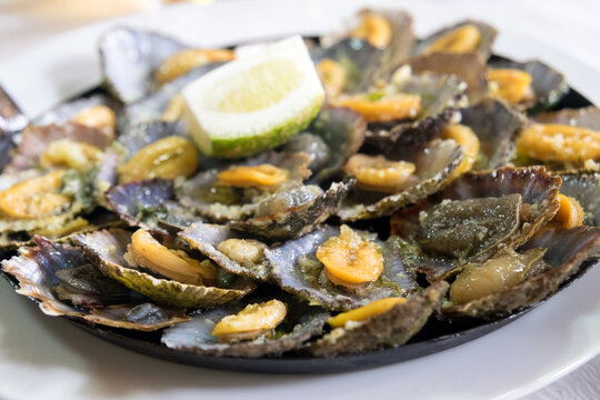 A Madeiran specialty, the limpets &ldquo;Lapas&rdquo; are cooked in a frying pan of their own. The taste increases when splashed with fresh lemon and butter. 