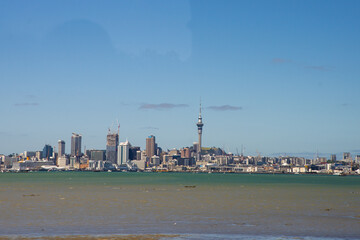 Fototapeta premium People min their daily life around the city center of Auckland (New Zealand), next to the ocean in a summer day, on the main streets. The city is full of shops and skyscrapers. Is a modern cityscape. 
