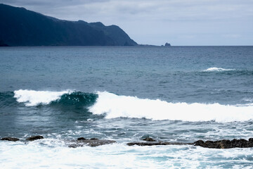 Fototapeta premium An ocean tide on the pebble beach of Madeira island