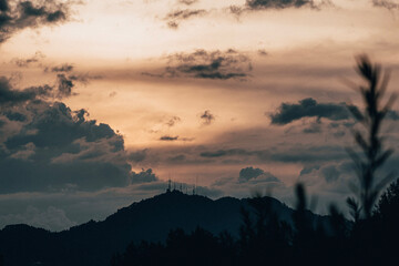 Al horizonte un atardecer