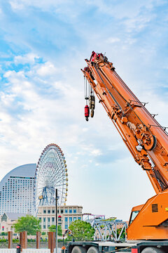 クレーン車　不動産　建築　都市開発　コンストラクションイメージ