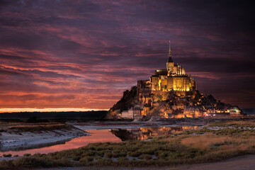 Le Mont Saint Michel zur blauen Stunde