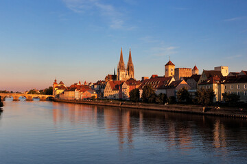Naklejka premium Regensburg bei Sonnenuntergang