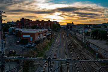 rieles al amanecer 