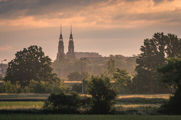 Fototapeta na wymiar Opole panorama miasta o wschodzie słońca