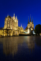 Fototapeta na wymiar Dom Erfurt mit St. Severi Kirche zur blauen Stunde