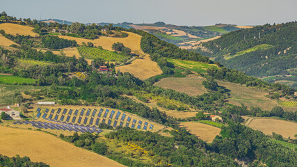 Zdjęcie przedstawia zbocze góry Monte Grosso położone w malowniczym regionie środkowych Włoch Emilia Romagna © Piotr