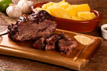 Beef prime rib with manioc and flours.
