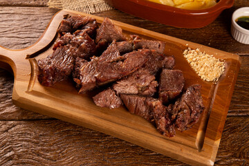 Beef prime rib with manioc and flours.