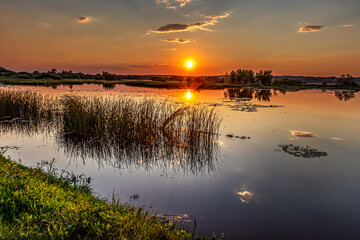 Białobrzegi nad Pilicą- zachód słońca nad jeziorkiem