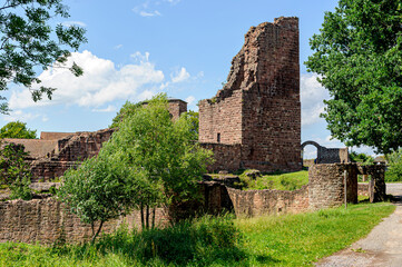 Fototapeta na wymiar Medieval ruins of the castle of Lutzelbourg, Zorn valley towards Saverne in the Alsatian Vosges mountains