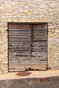 door and old barn