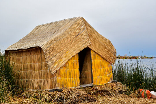 traditional constructions, from totora on the floating islands Uros 50