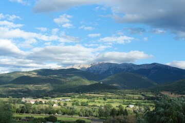 Mountains in La Seu d'Urgell with clouds / monta&ntilde;as con La Seu d'Urgell con nubes 