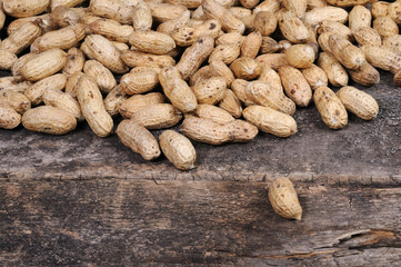 Inshell peanuts. Front view.