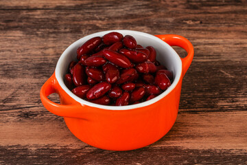 Red baked kidney in the bowl