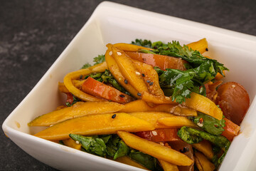 Salad with mango and chicken