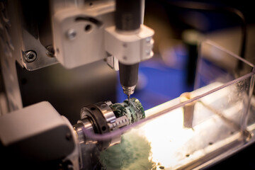 The machine for processing the billet of wax. Production of molds for melting jewelry.