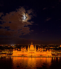 Obraz premium Aerial drone shot of Hungarian Parliament with lights on during Budapest evening