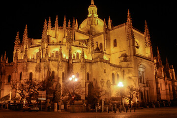 Fototapeta na wymiar Segovia Cathedral is the Gothic-style Roman Catholic cathedral located in the main square (Plaza Mayor) of the city of Segovia