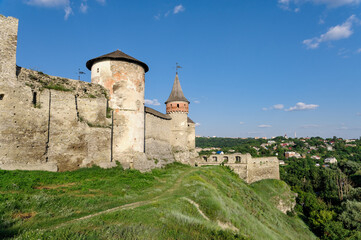 Fototapeta na wymiar ancient castle on the mountain, with a beautiful sky, in sunny weather 