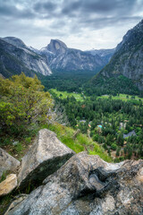 Fototapeta na wymiar hiking the upper yosemite falls trail in yosemite national park in california, usa