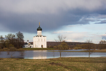 Fototapeta na wymiar Church of the Intercession on the Nerl. Vladimir region, Russia