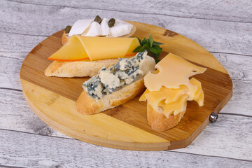 Bruschetta with various cheeses