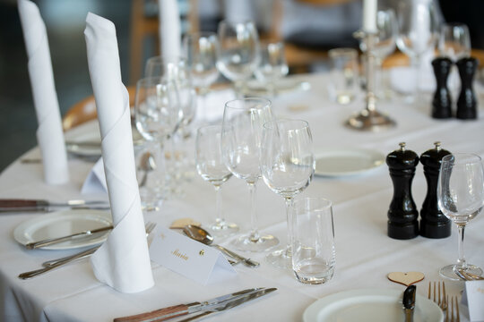 Wedding dinner table setting