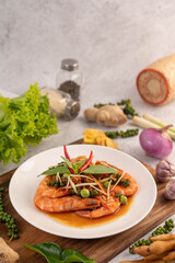 Chuchi shrimp on a plate with fresh pepper seeds