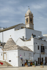 Fototapeta premium La ville d'Alberobello en Italie et ses Trullos fabriqués en pierre