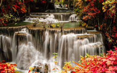 Fototapeta na wymiar waterfall in autumn park