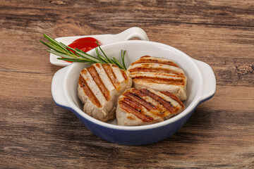 Grilled pork medallion with sauce