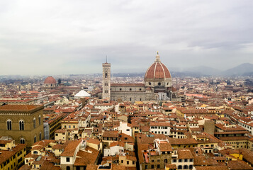 Fototapeta na wymiar Firenze 2016, aerial view of the red roofs of the city and of the brunelleschi's dome of Santa Maria del Fiore church from the Arnolfo's tower