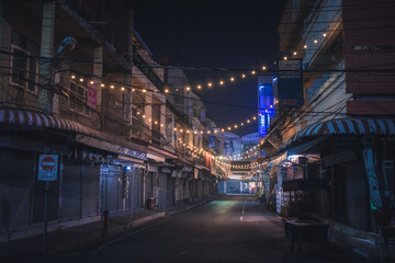 Obraz premium Night view of the streets of Chiang Rai in the smog