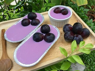Grape gelatin with oat chocolate cup cakes