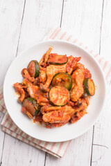 チキンとズッキーニの煮物