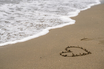 砂浜にハート