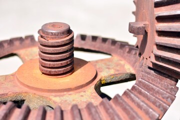 Rueda dentada y engranajes de un dispositivo mecánico antiguo