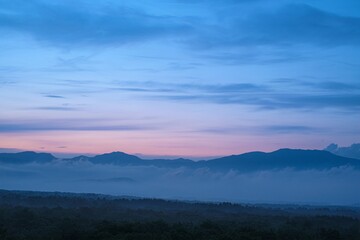 群馬県・元白根山と御飯岳の夕景