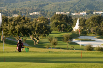 Obraz premium Golf. Equipo y paisaje para practicar golf.