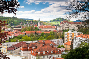 Fototapeta na wymiar State castle of Cesky Krumlov a the towns red roofs from above