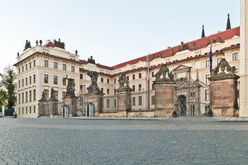 Fototapeta na wymiar Abandoned front gate of Prague castle during lockdown