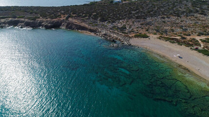 Plage d'Aliko sur l'île de Naxos dans les Cyclades en Grèce vue du ciel