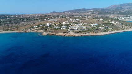 Plage d'Aliko sur l'île de Naxos dans les Cyclades en Grèce vue du ciel